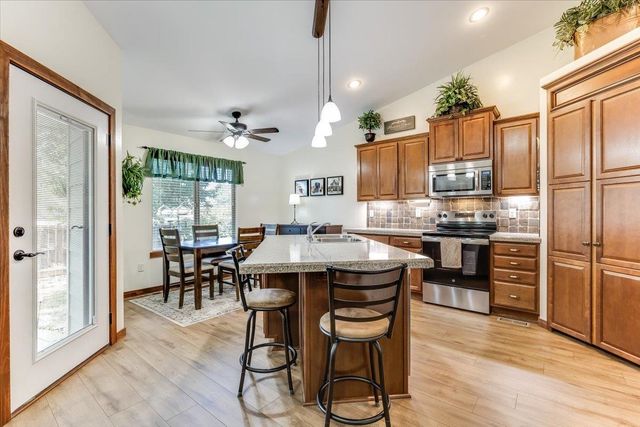 1201 N Beau Jardin, Derby, KS 67037