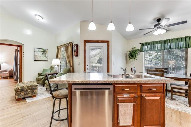 1201 N Beau Jardin, Derby, KS 67037