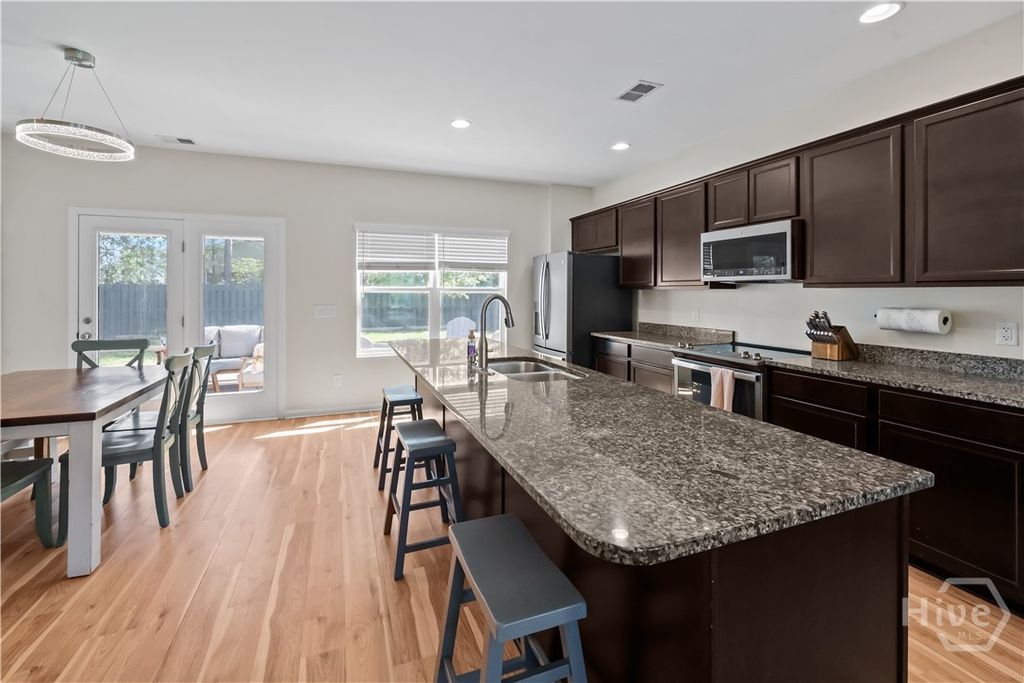 Image 14 of property listing at 337 Excel Drive, Richmond Hill, GA 31324