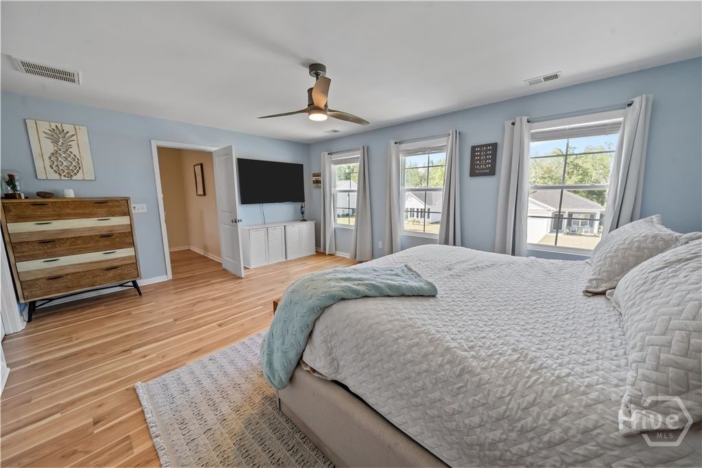 Image 21 of property listing at 337 Excel Drive, Richmond Hill, GA 31324