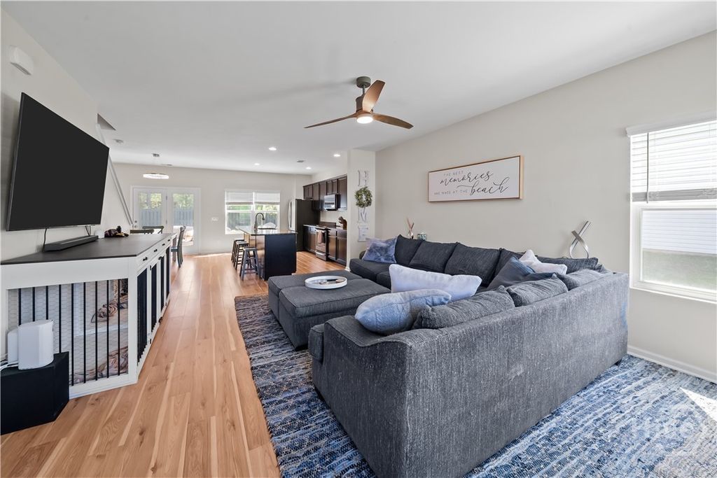 Image 8 of property listing at 337 Excel Drive, Richmond Hill, GA 31324