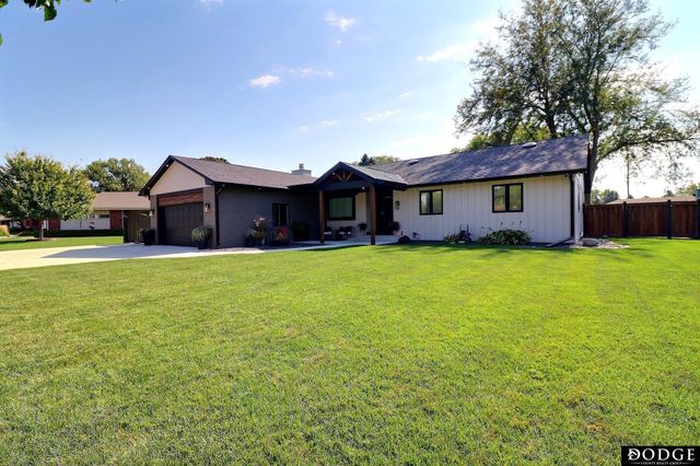 2225 Teakwood Drive, Fremont, NE 68025