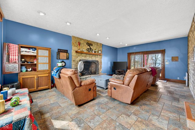 995 E Skyline Drive, Brownstown, IN 47220