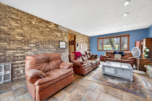 995 E Skyline Drive, Brownstown, IN 47220