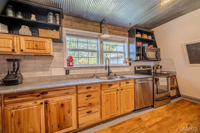 29385 Highway AA, Lebanon, MO 65536