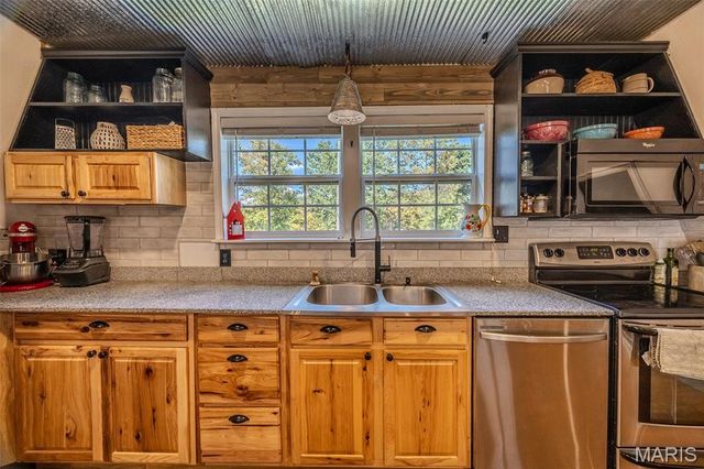 29385 Highway AA, Lebanon, MO 65536