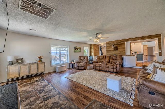 29385 Highway AA, Lebanon, MO 65536