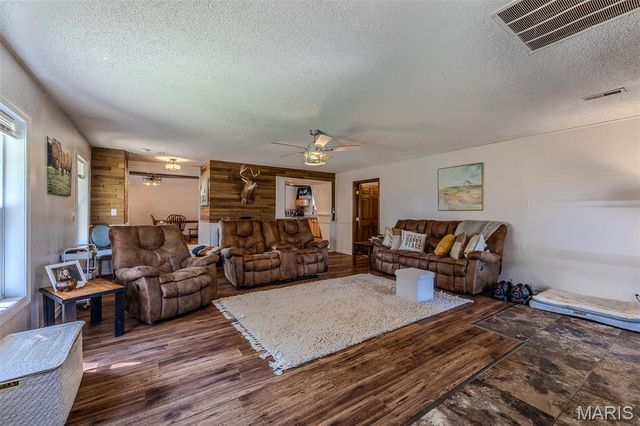 29385 Highway AA, Lebanon, MO 65536