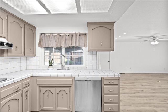 3913 Hillsboro Ct, Modesto, CA 95356