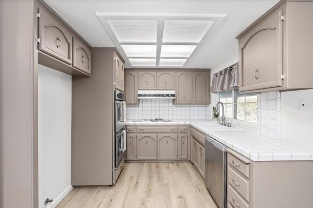 3913 Hillsboro Ct, Modesto, CA 95356