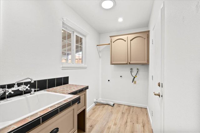 3913 Hillsboro Ct, Modesto, CA 95356