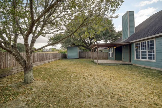 340 Rose Mayer LOOP, La Grange, TX 78945