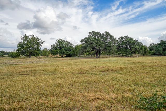 340 Rose Mayer LOOP, La Grange, TX 78945