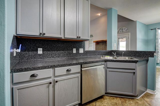 340 Rose Mayer LOOP, La Grange, TX 78945