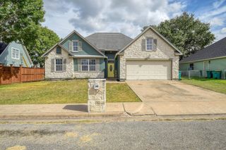 340 Rose Mayer LOOP, La Grange, TX 78945