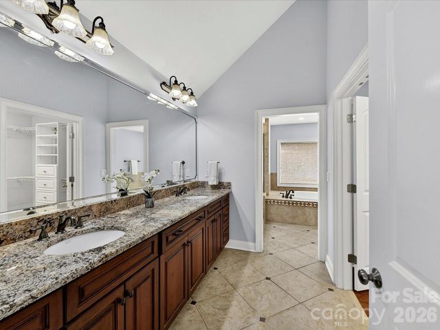 1805 Mt Isle Harbor Drive, Charlotte, NC 28214