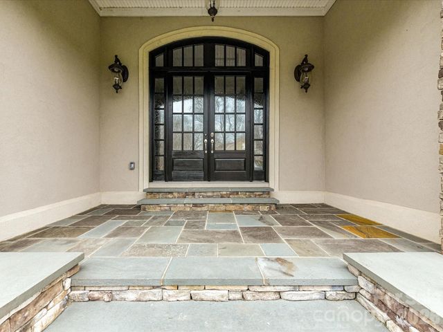 1805 Mt Isle Harbor Drive, Charlotte, NC 28214