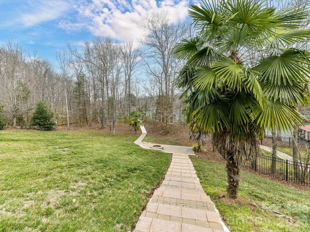 1805 Mt Isle Harbor Drive, Charlotte, NC 28214