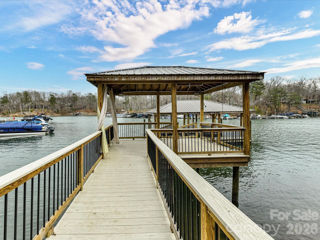 1805 Mt Isle Harbor Drive, Charlotte, NC 28214