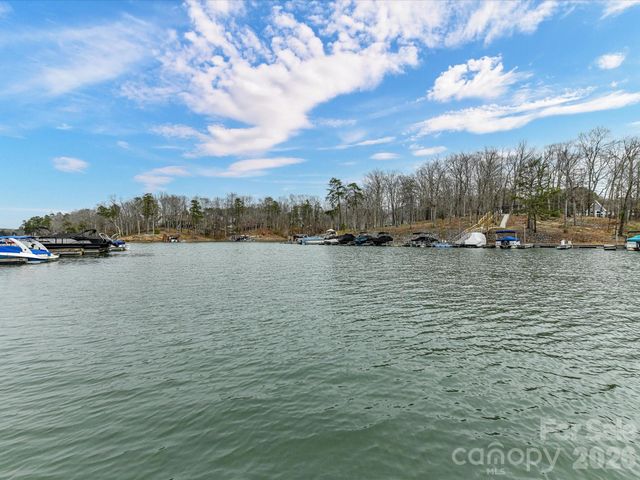 1805 Mt Isle Harbor Drive, Charlotte, NC 28214