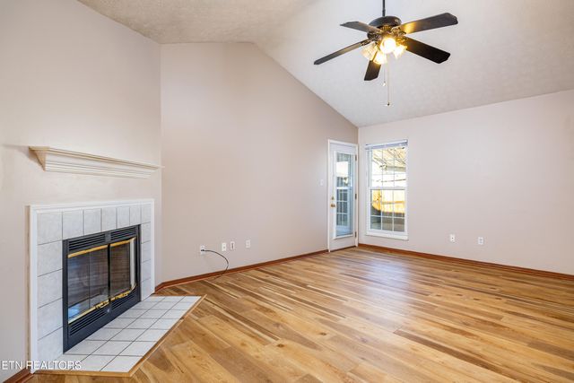 2700 Glacier Way, Knoxville, TN 37924