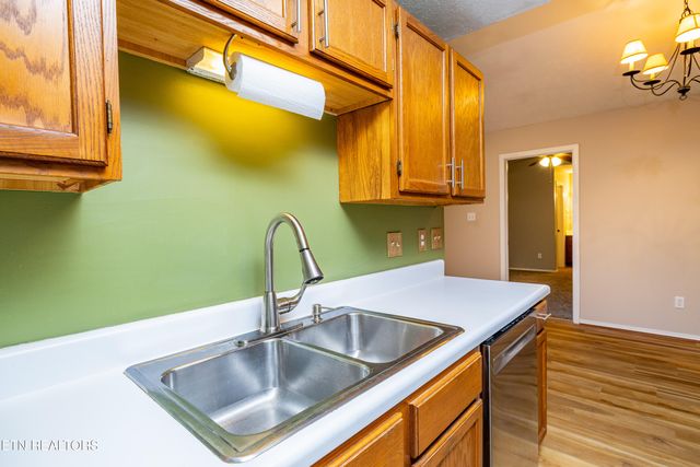 2700 Glacier Way, Knoxville, TN 37924