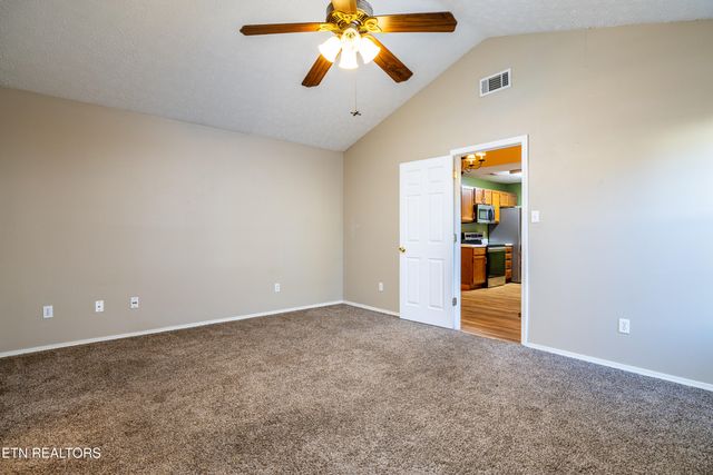 2700 Glacier Way, Knoxville, TN 37924