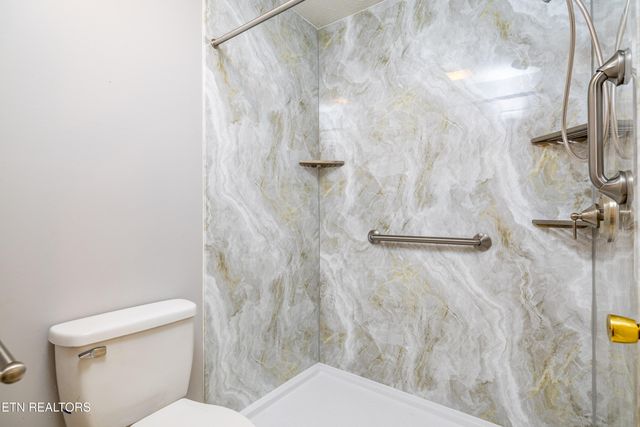 2700 Glacier Way, Knoxville, TN 37924