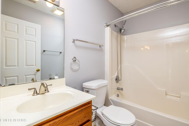 2700 Glacier Way, Knoxville, TN 37924