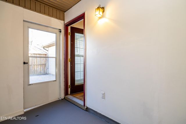 2700 Glacier Way, Knoxville, TN 37924