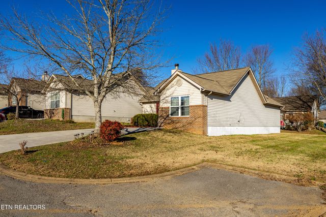 2700 Glacier Way, Knoxville, TN 37924