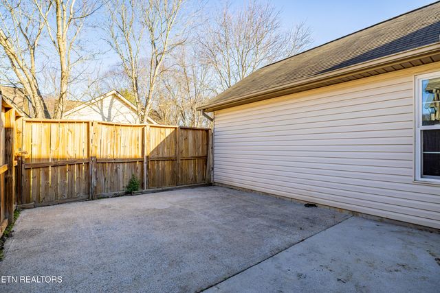 2700 Glacier Way, Knoxville, TN 37924