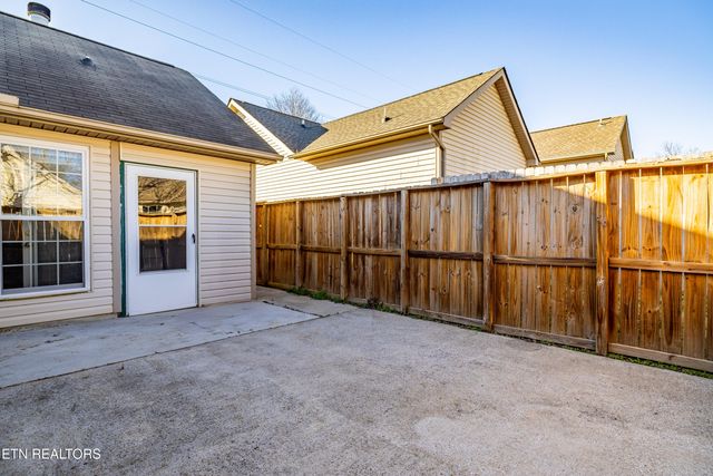 2700 Glacier Way, Knoxville, TN 37924