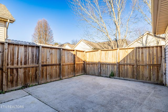 2700 Glacier Way, Knoxville, TN 37924