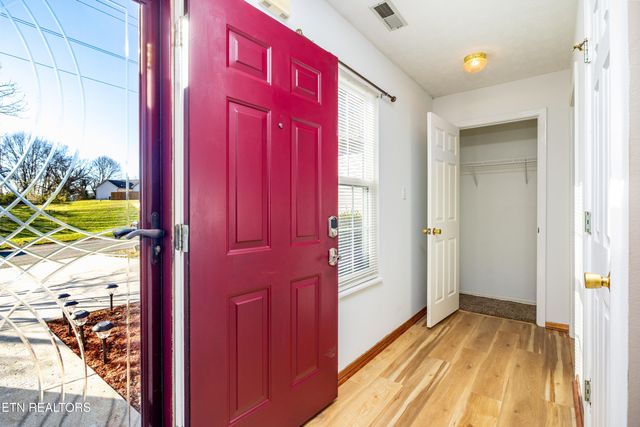 2700 Glacier Way, Knoxville, TN 37924