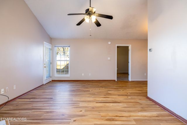 2700 Glacier Way, Knoxville, TN 37924