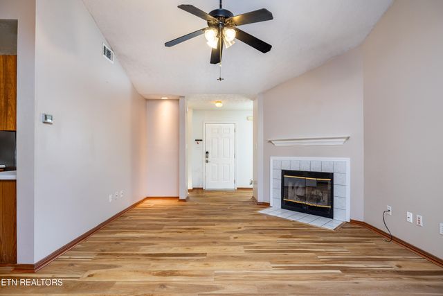 2700 Glacier Way, Knoxville, TN 37924