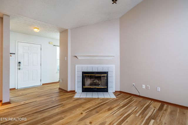 2700 Glacier Way, Knoxville, TN 37924