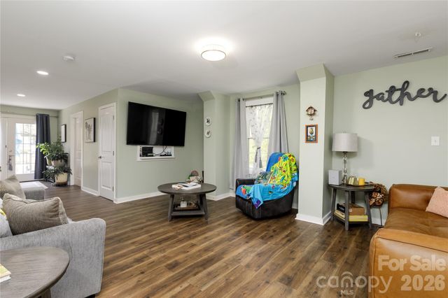 4100 S Fork Street, Hickory, NC 28602