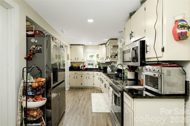 4100 S Fork Street, Hickory, NC 28602