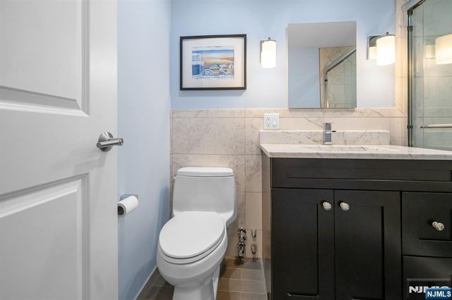 2000 Linwood Avenue 5B, Fort Lee, NJ 07024