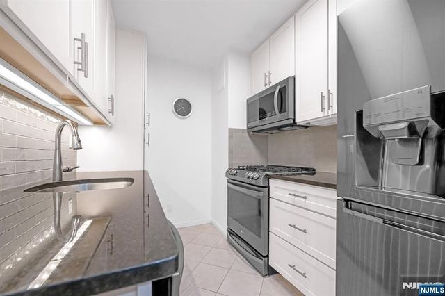 2000 Linwood Avenue 5B, Fort Lee, NJ 07024