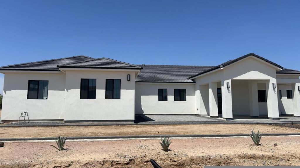 28804 N Edwards Road, San Tan Valley, AZ 85143