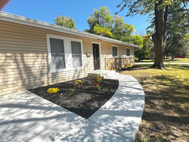 4016 Dempster Avenue, Rockford, IL 61108