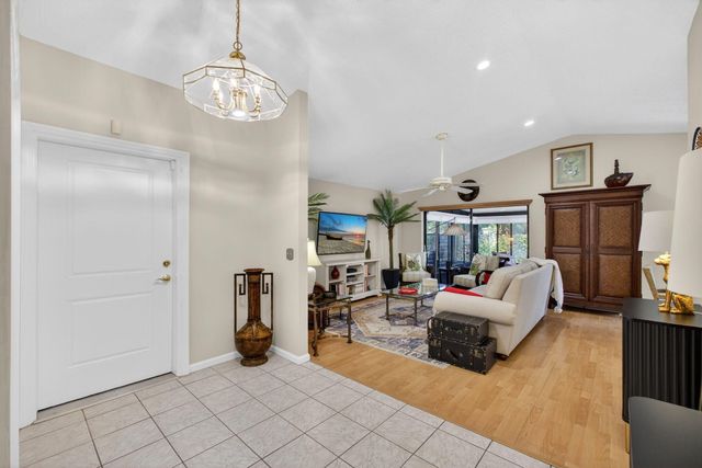 77 Ironwood Way, Palm Beach Gardens, FL 33418