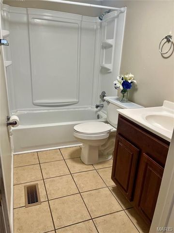 14512 Cazado Drive D, Chesterfield, MO 63017