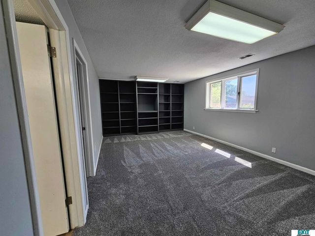 1540 Janssen Drive, Lincoln, NE 68506