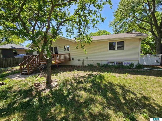 1540 Janssen Drive, Lincoln, NE 68506