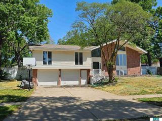 1540 Janssen Drive, Lincoln, NE 68506