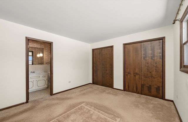 2033 E Hickory Street, Crete, IL 60417